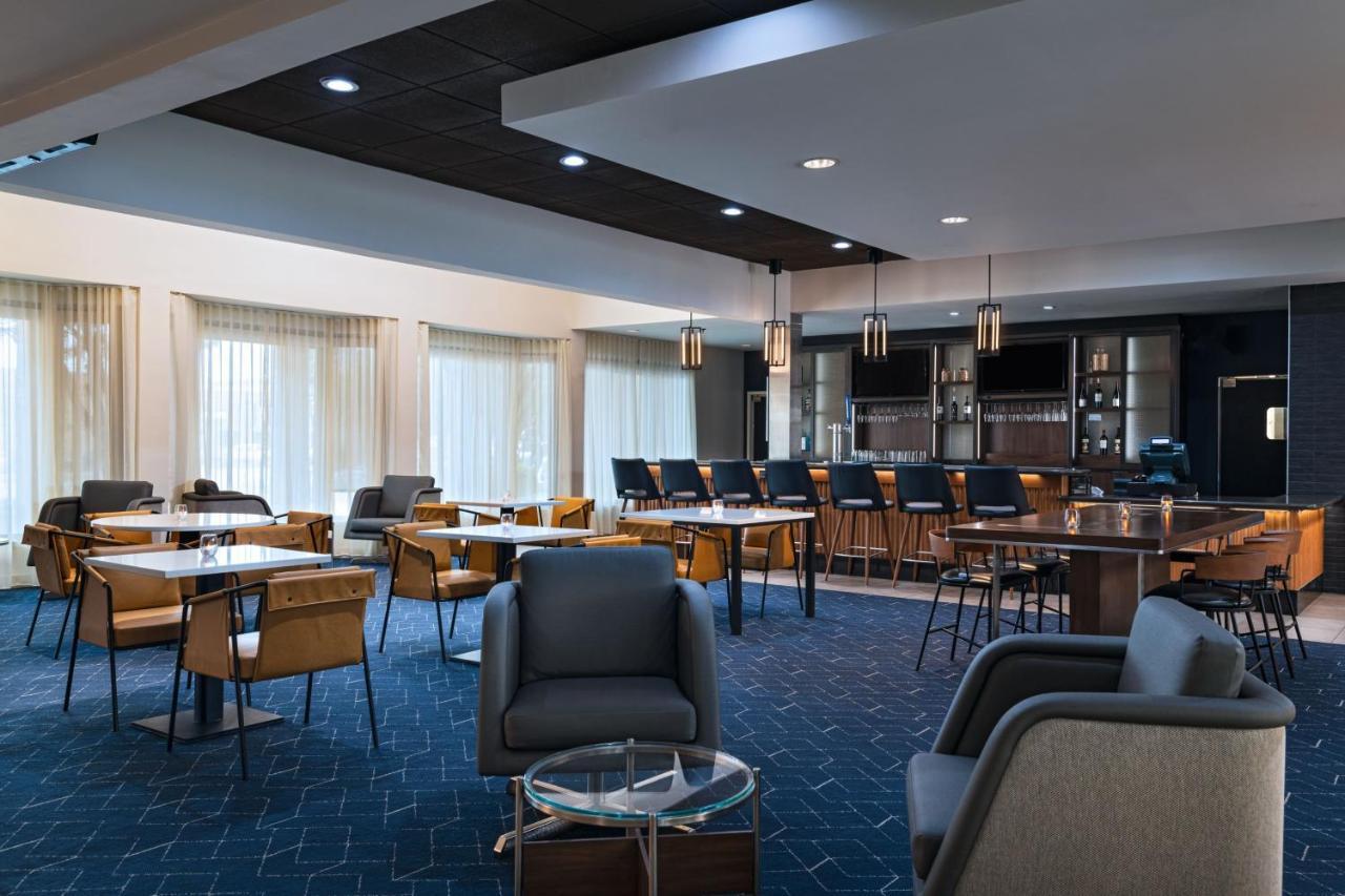 Отель Courtyard By Marriott San Antonio Airport Экстерьер фото