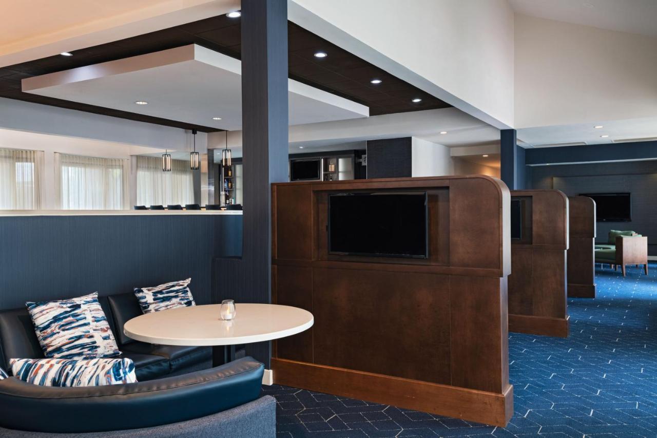 Отель Courtyard By Marriott San Antonio Airport Экстерьер фото
