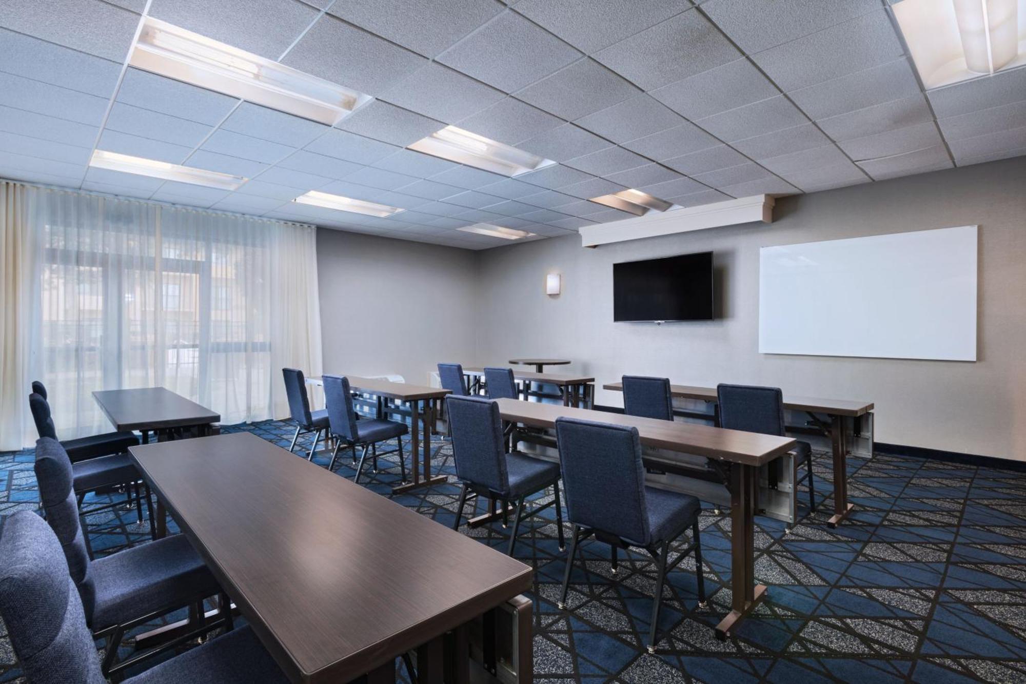 Отель Courtyard By Marriott San Antonio Airport Экстерьер фото