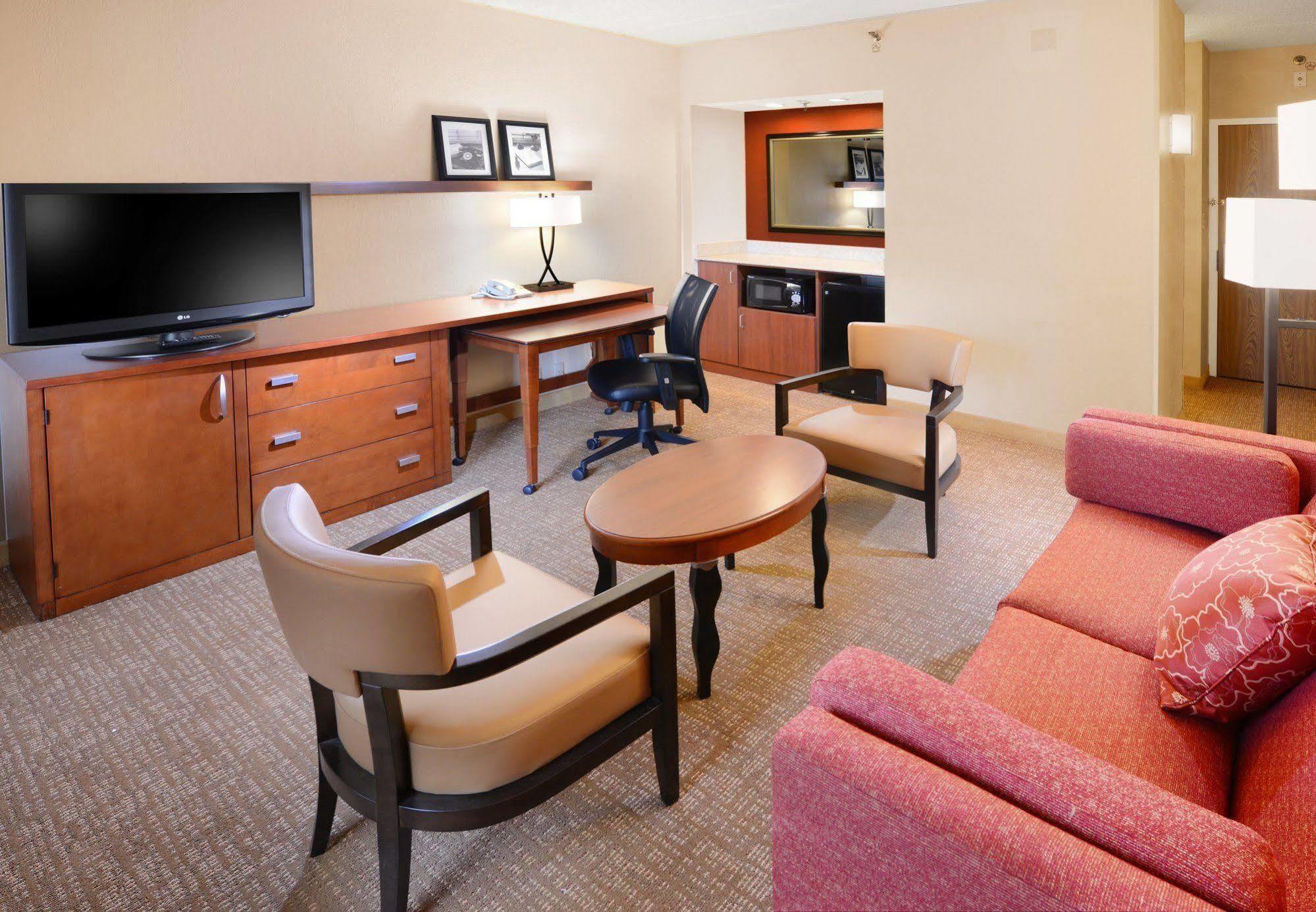Отель Courtyard By Marriott San Antonio Airport Экстерьер фото