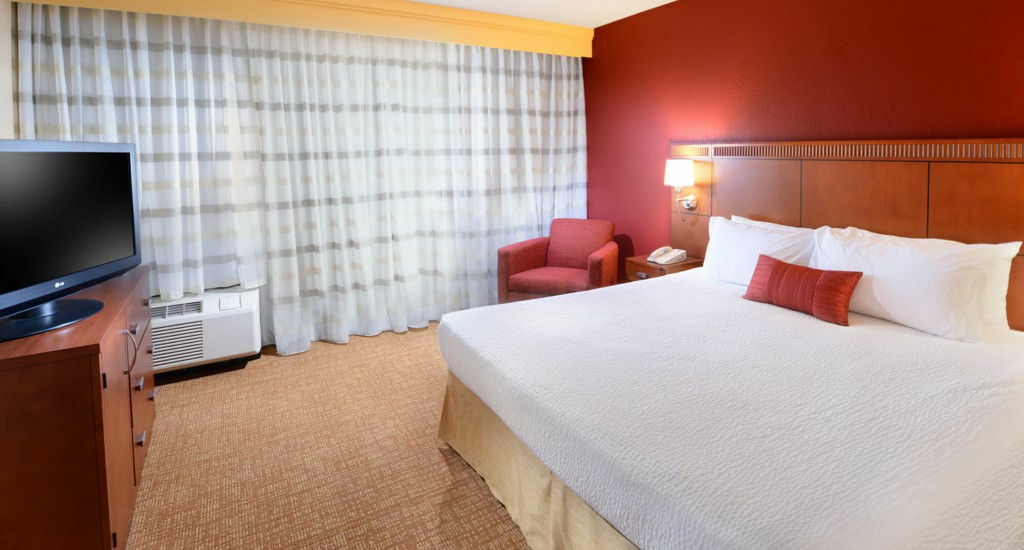 Отель Courtyard By Marriott San Antonio Airport Экстерьер фото